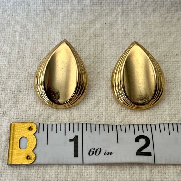 Vintage 80’s 90’s Gold Tone Teardrop Earrings - Picture 2 of 4